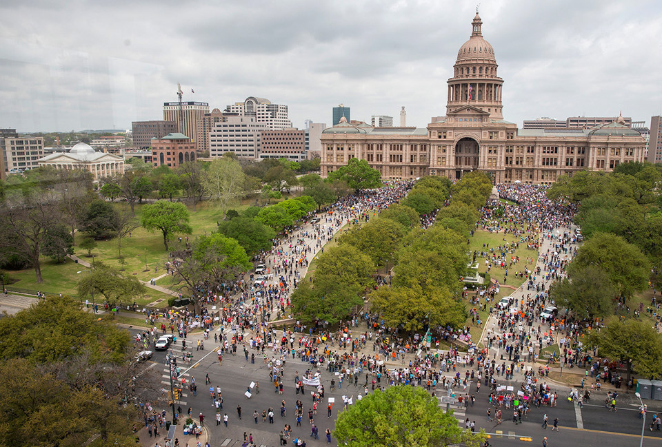 Hơn một triệu người Mỹ diễu hành yêu cầu kiểm soát súng